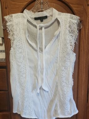 Harve Benard. White Lace-Trim Tie-Neck Camisole
